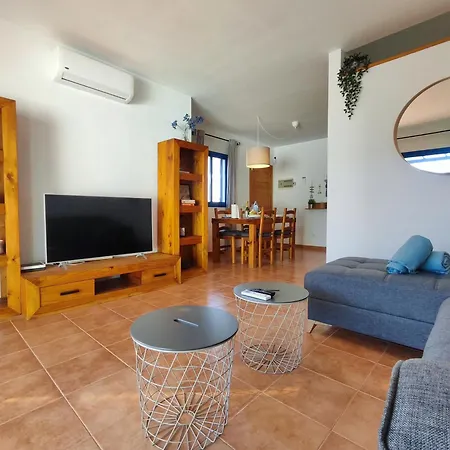 Valperal, Piscina Climatizada Aire Acondicionado Posicion Estrategica!! Holiday home Playa Blanca (Lanzarote)